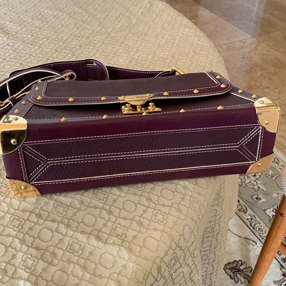 Louis Vuitton Le Talentueux plum colored leather bag. - Picture 3 of 17